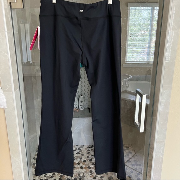 NWT. Roadrunner. Women’s Black Workout Leggings. - Picture 2 of 6